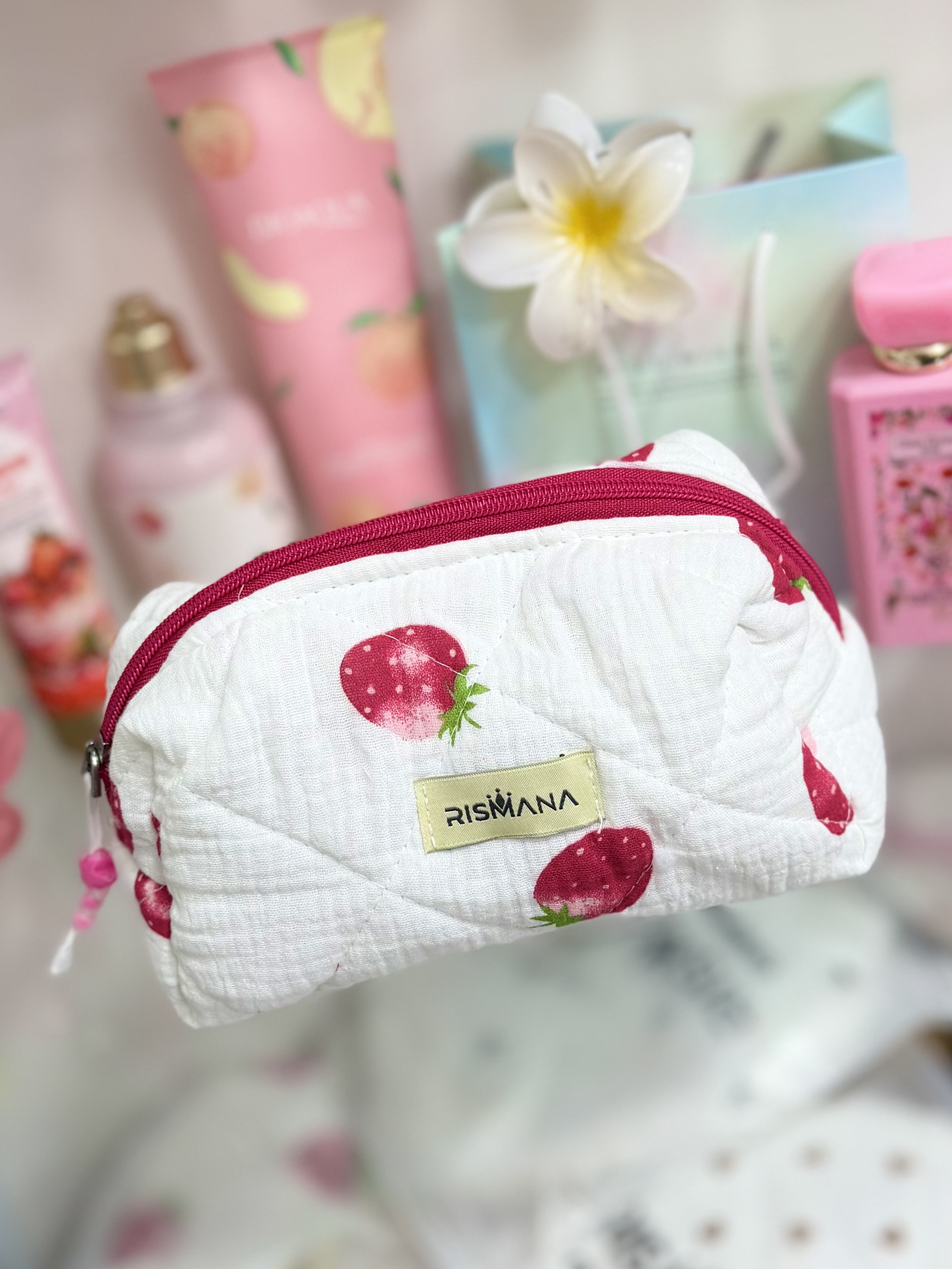 میکاپ بگ پینترستی ریسمانا(کیف ارایش)طرح توت‌فرنگی🍓